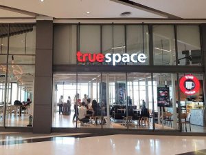 alt=”True Space Co working space - ที่นั่งอ่านหนังสือ มมส. ติวหนังสือ สอนพิเศษ”