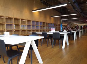 alt=”True Space Co working space – ที่นั่งอ่านหนังสือ iconsiam ติวหนังสือ สอนพิเศษ”